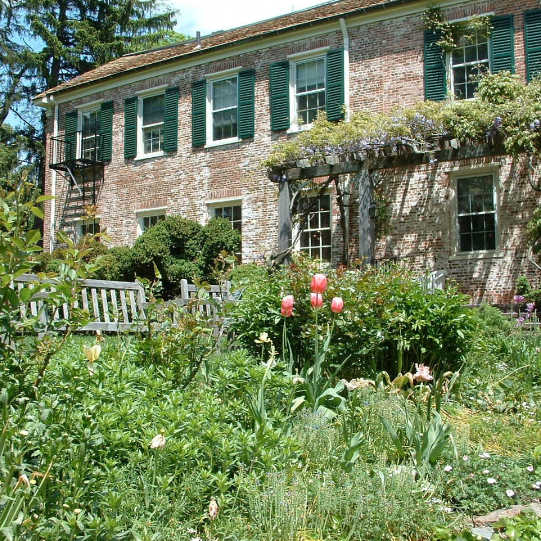 Macculloch Hall Historical Museum thumbnail